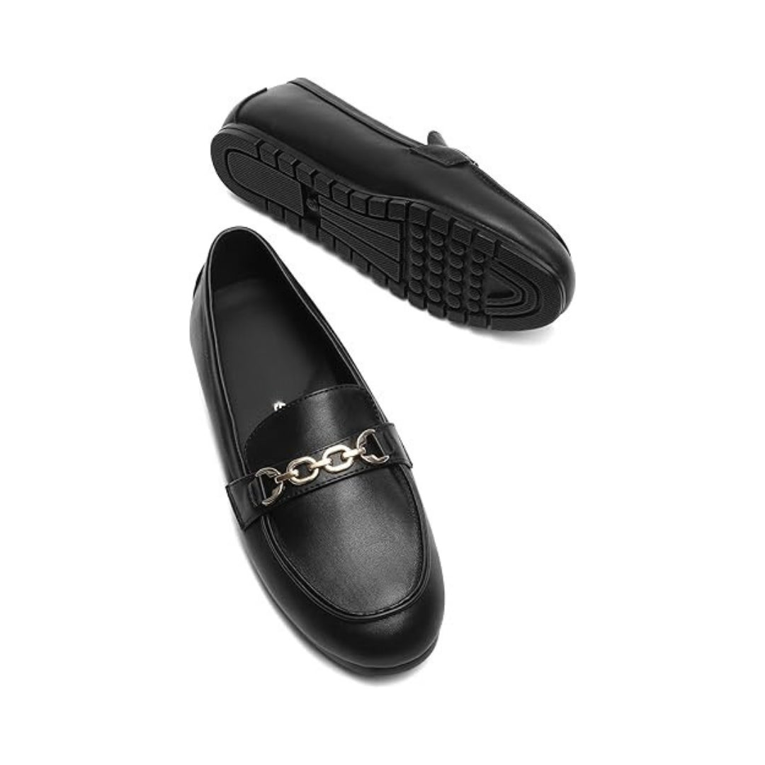 Mocassins femme en cuir avec détail métallique doré, semelle plate antidérapante