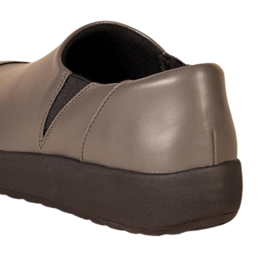 Chaussures de service antidérapantes pour femme en cuir